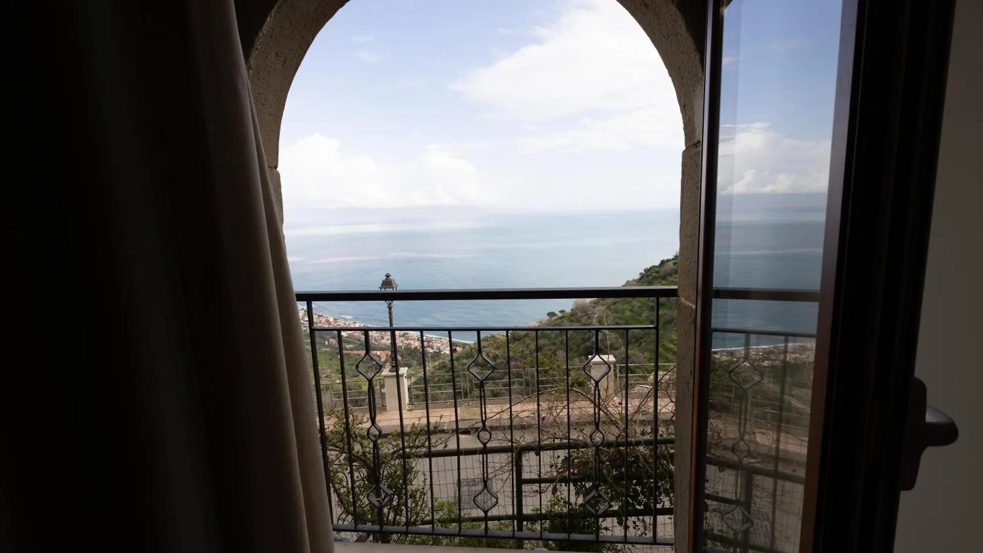 Domus Mea Daire Forza dʼAgro 0*,